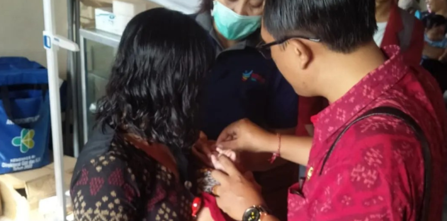 Perbekel Desa Kukuh Kerambitan Pantau Kegiatan Rutin Posyandu Balita